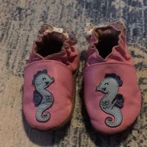 0-6 mo Robeez leather walking shoes pink sea horse